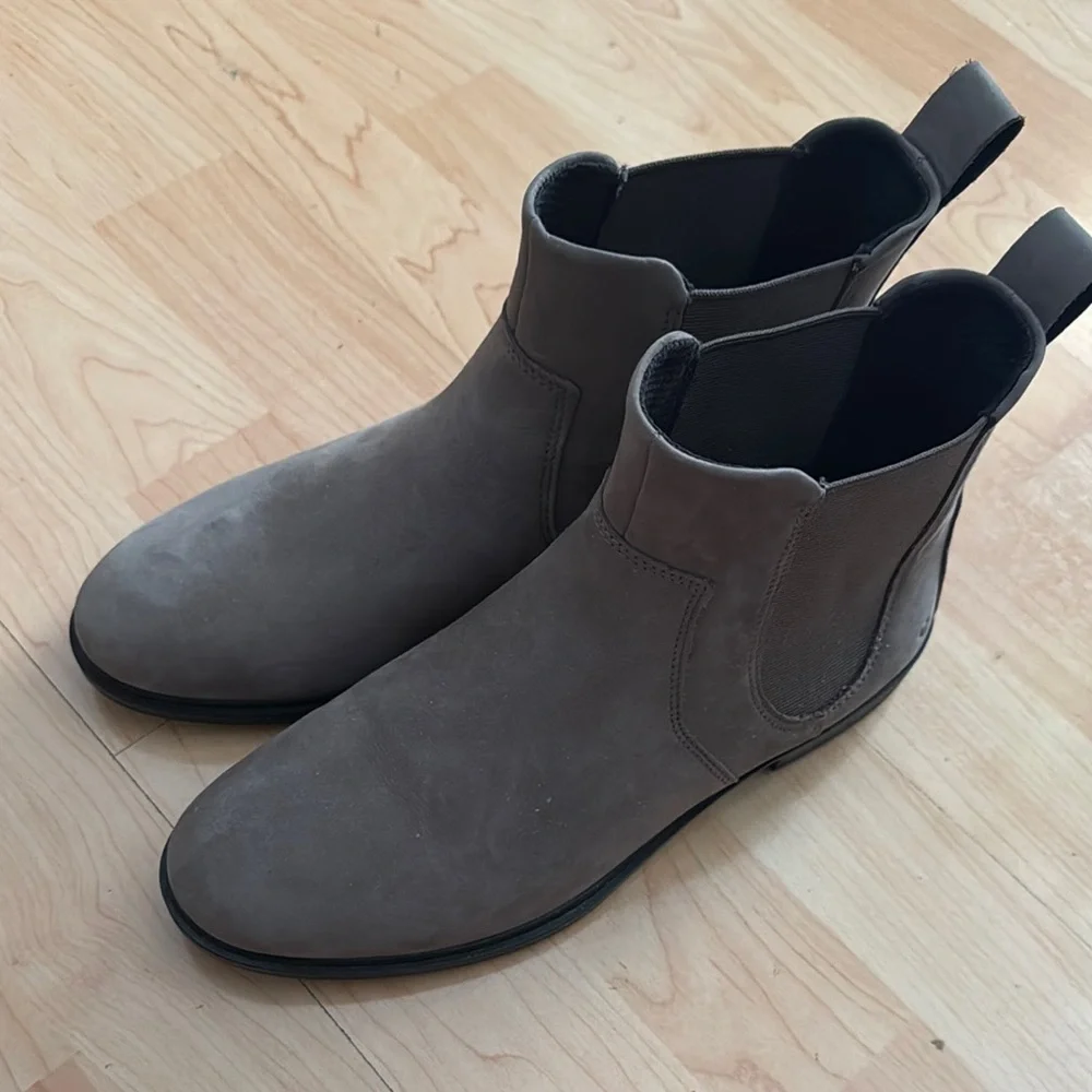 Ecco Women  Dark Grey Chelsea Boots - Picture 4 of 4